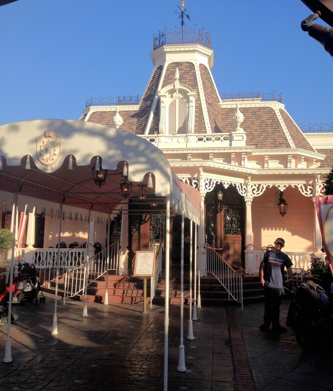 Plaza Inn Restaurant, Main Street U.S.A. Disneyland - It's A Small